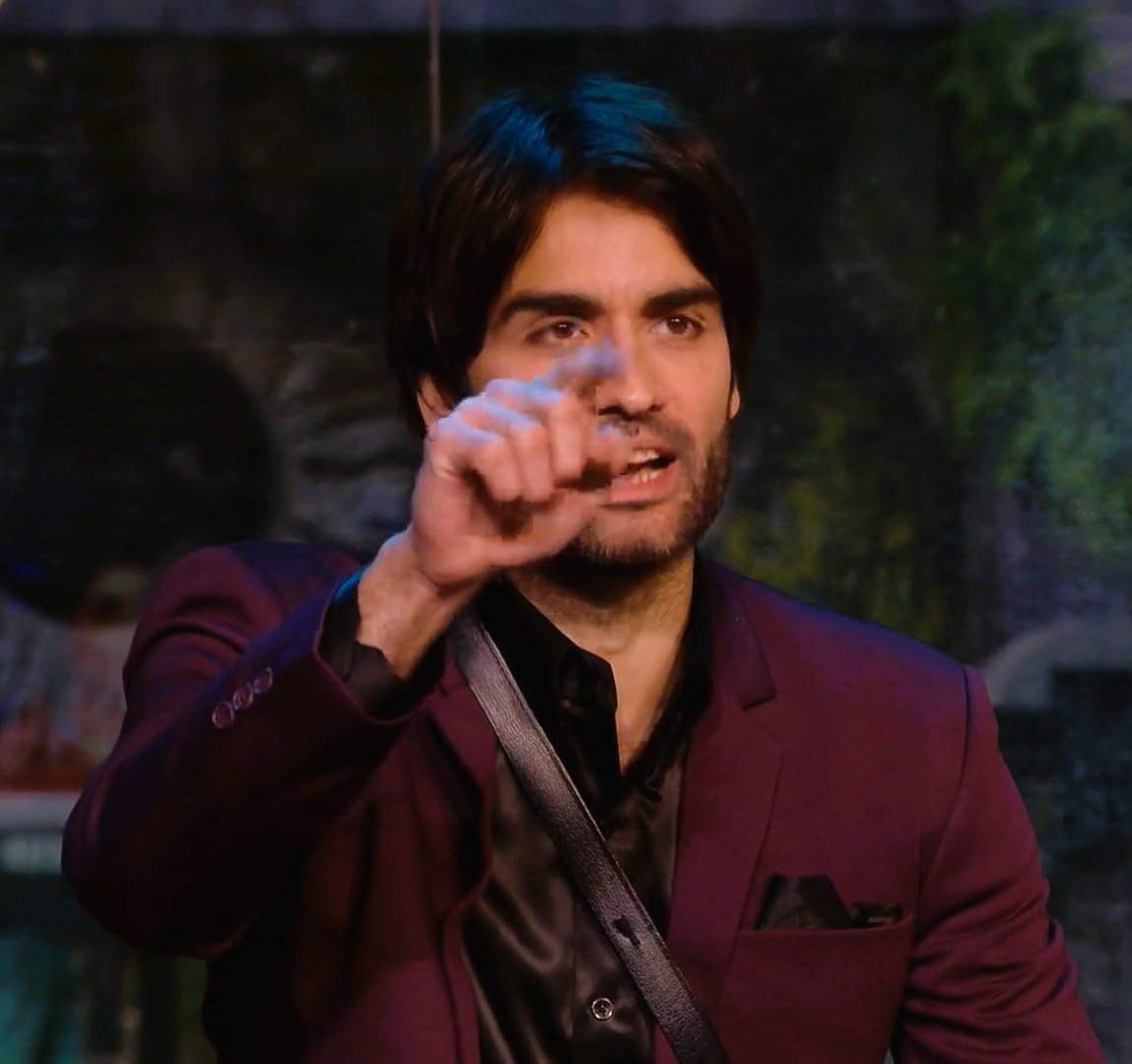 DeepLines00's tweet photo. Aaj aisa lga...bakre ko khilya pilaya ja rha hai next weekend k war k liye🙂

Because nanad instantly exposed by all the housemates that he is getting excessive praise, and makers intentionally showed this thing🔥🔥

Samjhe ✨

HEART GOES OUT TO VIVIAN 

 #VivianDsena #BigBoss18