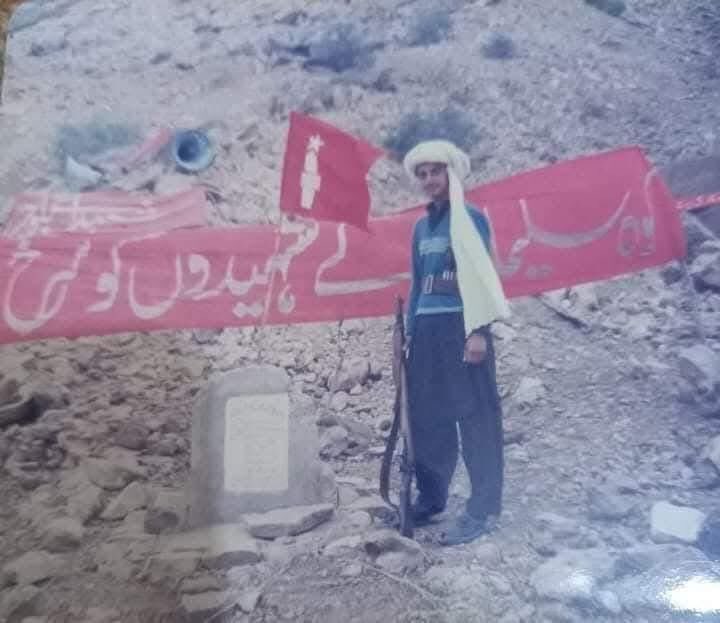 EhsaanBaluch's tweet photo. کوہ سلیمان کے سنگلاخ پہاڑوں پر بلوچ قوم کے عظیم فرزندوں نے7 دسمبر 1967کو ایوبی آمریت کے خلاف بلوچ قوم کی بقاء٬ تشخص اور سرزمین کی دفاع میں مزاحمت کرتے ہوئے اپنے جانوں کا نذرانہ پیش کر کے تاریخ میں ہمیشہ کیلئے امر ہوگئے ھفت دسمبر  یوم شہداء کوہ سلیمان کو سرخ سلام 
#7thdecember1967 https://t.co/iSJPt59xvf