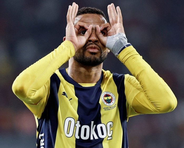 Bir bakmışssın Yusuf kuyuda zorda, bir bakmışsın yusuf top toplayıcı. 

#FBvBJK