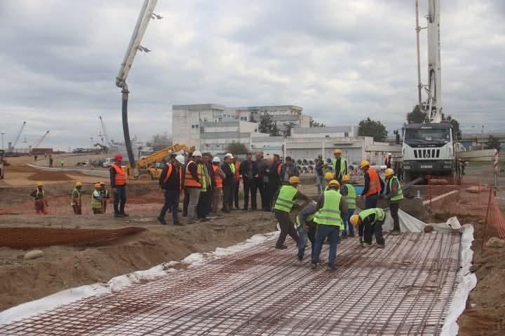 PerspectiveDZ's tweet image. [#Infrastructure] [#Logistique] 

Avancement des travaux de la pénétrante devant relier le port en eau profonde de Djen-Djen à l’autoroute Est-Ouest. 

Cette autoroute en 2x3 voies longue de 110 km comprend 15 km de viaducs et 4 km de tunnels.
