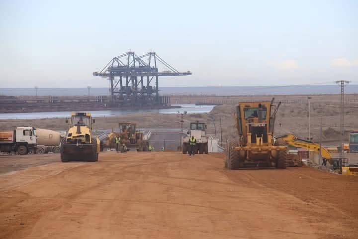 PerspectiveDZ's tweet image. [#Infrastructure] [#Logistique] 

Avancement des travaux de la pénétrante devant relier le port en eau profonde de Djen-Djen à l’autoroute Est-Ouest. 

Cette autoroute en 2x3 voies longue de 110 km comprend 15 km de viaducs et 4 km de tunnels.