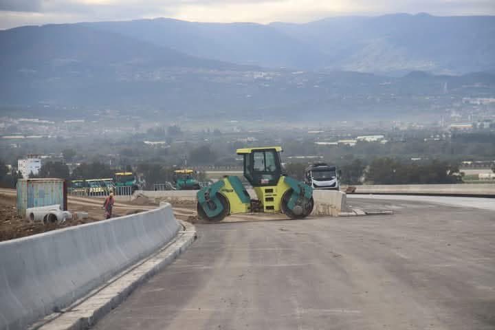 PerspectiveDZ's tweet image. [#Infrastructure] [#Logistique] 

Avancement des travaux de la pénétrante devant relier le port en eau profonde de Djen-Djen à l’autoroute Est-Ouest. 

Cette autoroute en 2x3 voies longue de 110 km comprend 15 km de viaducs et 4 km de tunnels.