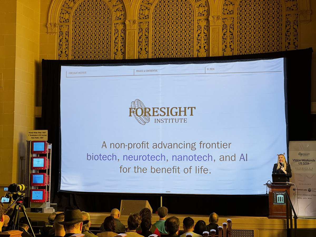 Increíble venue and intro talk at the <a href="/internetarchive/">Internet Archive</a> building in San Francisco for the Saturday session of Vision Weekend US by <a href="/foresightinst/">Foresight Institute</a> 

Make sure to say hi if you're here and interested in existential hope, longevity, blockchain and AI safety