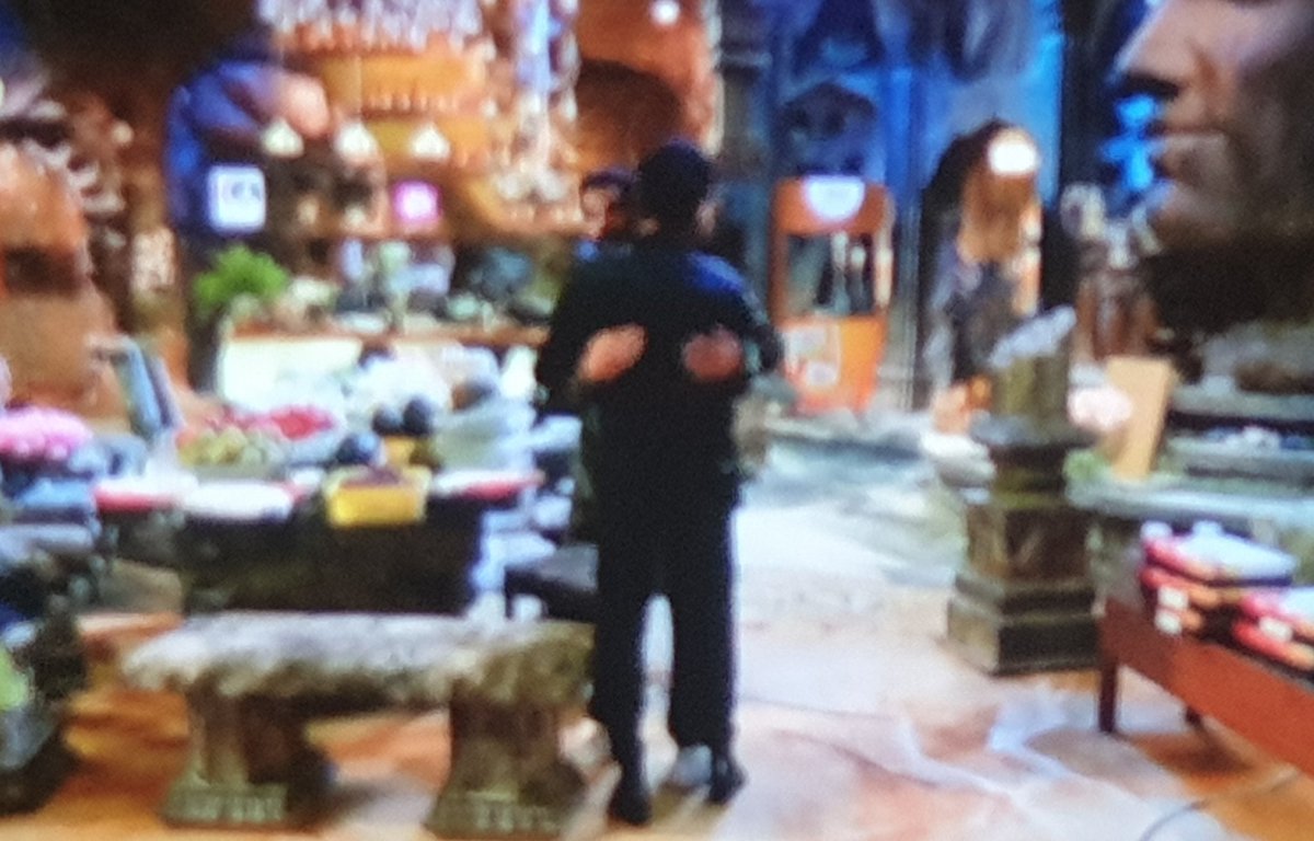 savagebutsassy's tweet photo. #DigvijayRathee.... 💜🤜🤛
The first one to run and hug #KaranveerMehra after the medal break.......
Bhaichara 🔥
KARAN VEER WALA SEASON
#DigVeer #BiggBoss18 #bb18 https://t.co/PyYgjFXuAr