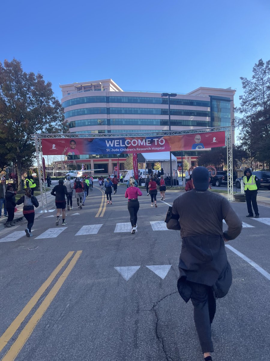 YouOnlyLukeOnce's tweet photo. So glad to experience the St. Jude Memphis Half Marathon with @_timpeterson. What an incredible experience. https://t.co/Cjgi6FpR47