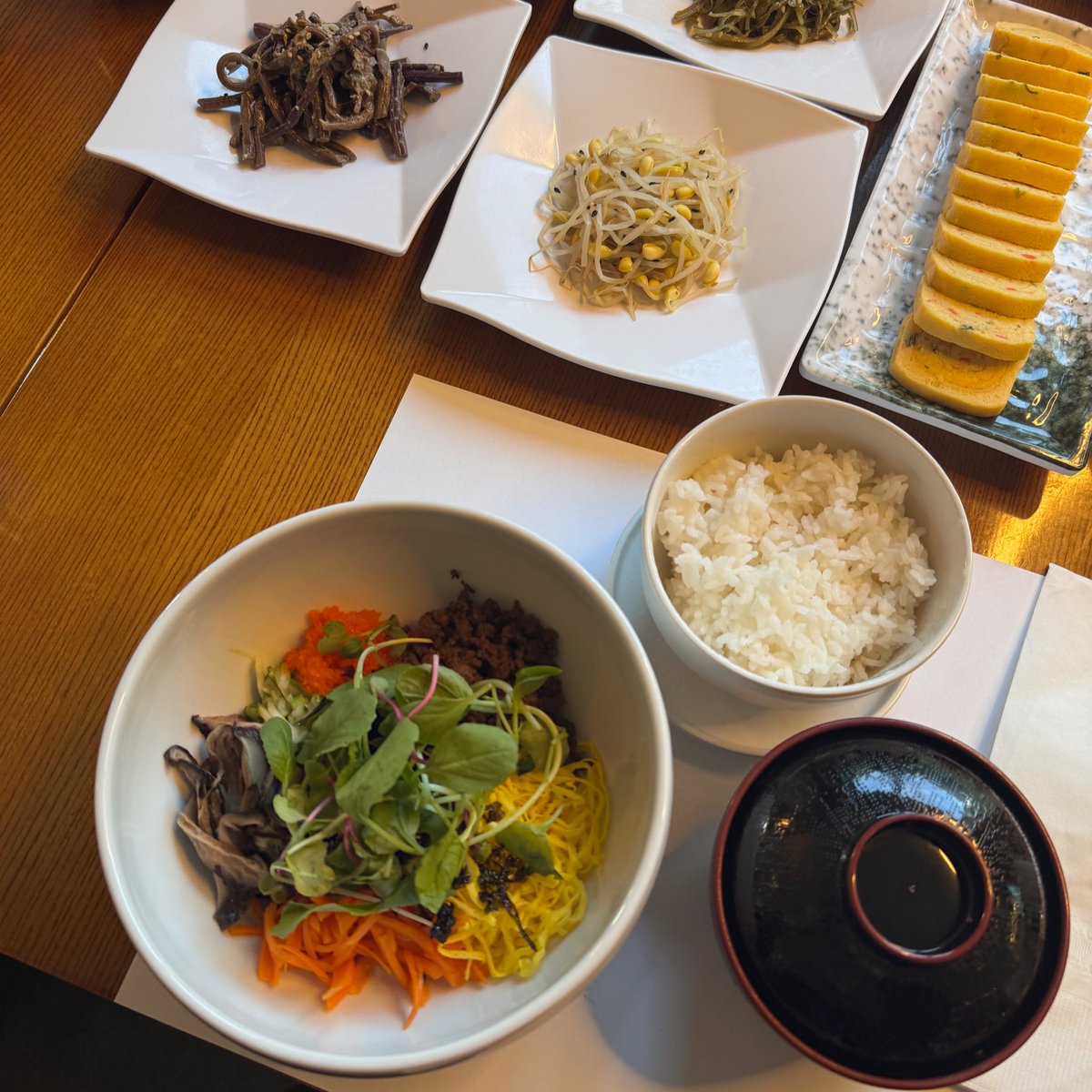 Saranadhila's tweet photo. 🥢🥗🍩🍦 https://t.co/ZY0rAAJvO3