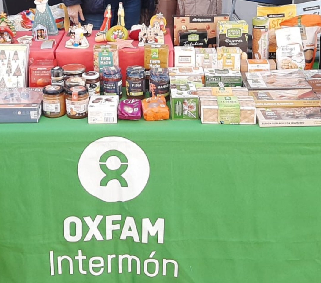 OIenMalaga's tweet photo. 🎉Nueva cita con marcas con corazón 💚 en el mercado urbano del #Soho con tinte navideño 🎄🎁 

Una cita en la que el @ComercioJustoOI de @OxfamIntermon  fue protagonista

¿Regalos navideños originales ? 🎁 visita tienda de Oxfam Intermón, C/ Casas de Campos 10 Málaga ✨️💚 https://t.co/9L49a3XvAY