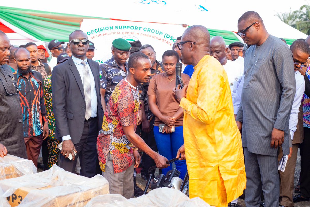 Repmartinsesin's tweet photo. We have empowered over 110 fishermen and farmers across Oron/Mbo/Okobo/Udung Uko/Urueoffong Oruko Federal Constituency with water pumping machines to support their irrigation, drainage, and livestock water supply needs.  

This initiative aims to improve agricultural and fishing https://t.co/exXQPPWlb6