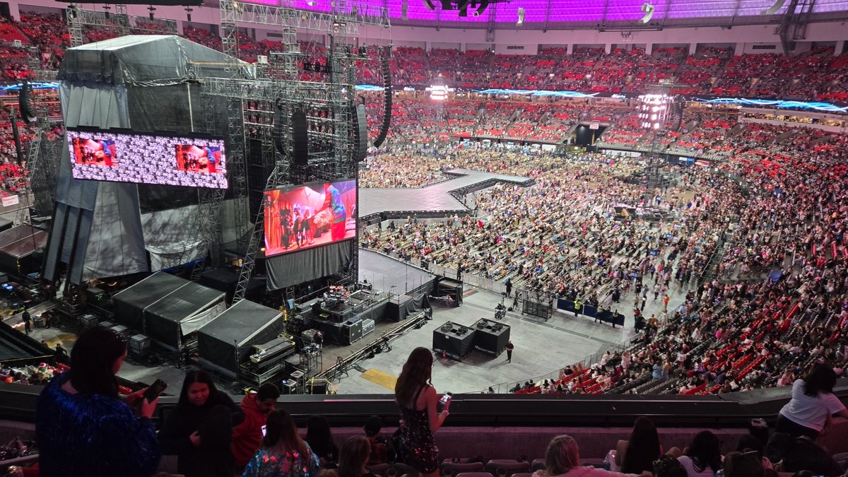 AndrewT1985's tweet photo. Thank you so much to @erastourticks @erastourticketz @Eras_Resale @inmygreatwarera @ErasTourResell. While I didnt get tickets from you directly all your tips and notifications allowed me and my wife to have a once in a lifetime experience. https://t.co/1x3SvNdSMB