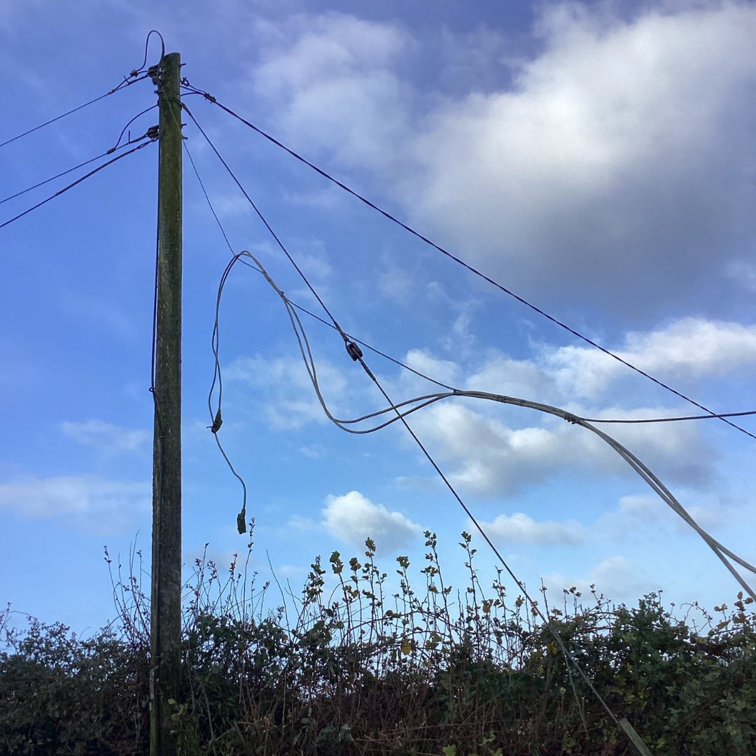 #StormDarragh Update: ESB Networks teams restore electricity supply to 220,000 customers. Thank you for your patience. 
Press release: esbnetworks.ie/newsroom/blog-…