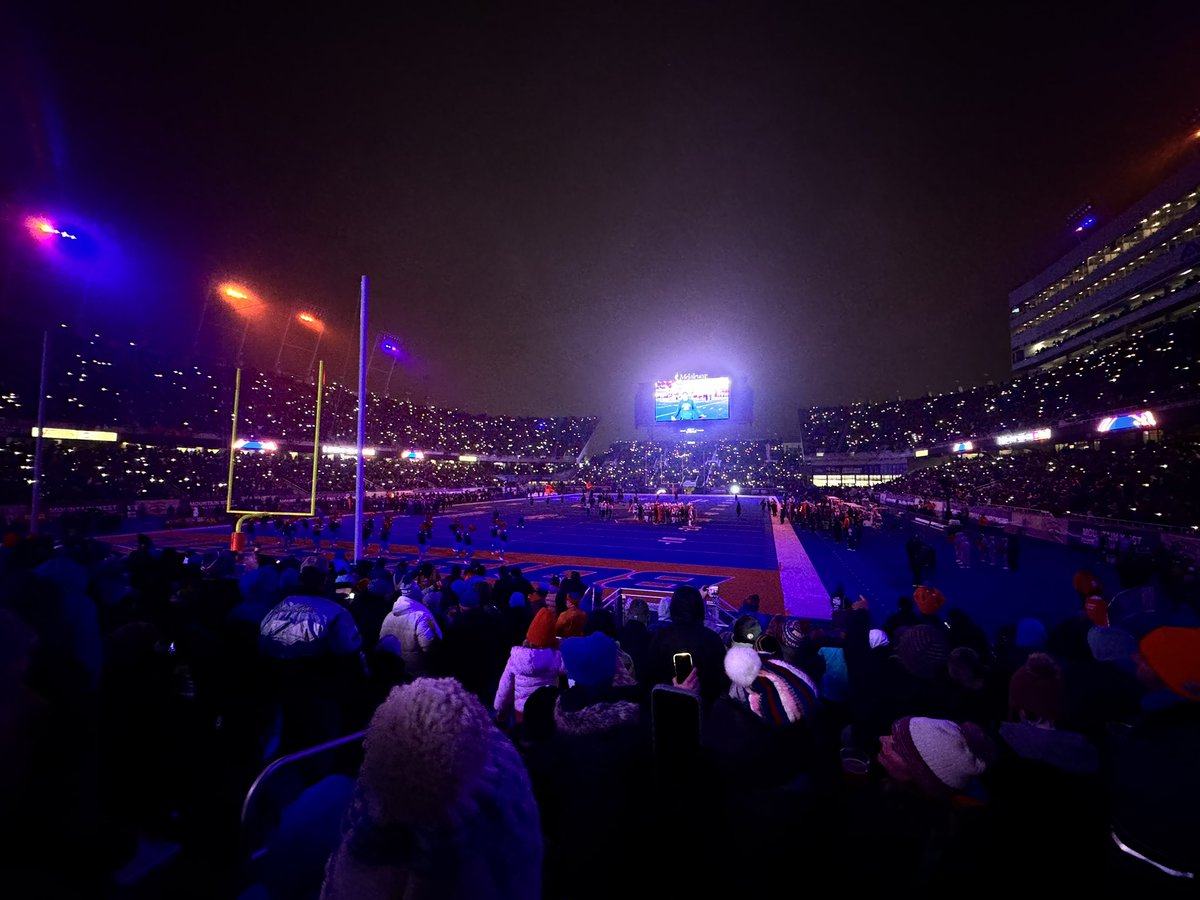 TourGuide_Nancy's tweet photo. Last night was insane. Bronco nation is sick https://t.co/ztvrGnPk9W