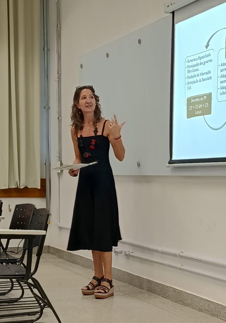 Escuela de Política y Gobierno UNSAM tweet media