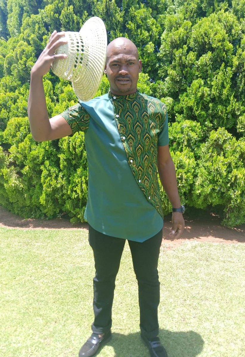 Tshepang_one's tweet photo. Hello friends... Van der walona ntse a roka.. 😜 #Nothing_else https://t.co/iO3gJ3X3hE