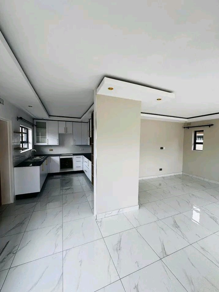 btmutasa's tweet photo. Aspindale Park house for sale, on 200m²,  ensuite, 3 spacious bedrooms, common bathroom and toilet , elegant dining room, comfortable lounge, modern kitchen, backup water tank for convenience, securely walled and gated, Deeds, 90k, viewing strictly by appointment, 0715671763 https://t.co/ULwDaUvdFk