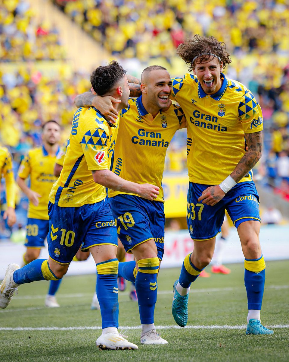 ¡Qué bonito es ganar en casa! 🤩 Gracias por el apoyo siempre, afición 💛💙 ¡Vamos a por más! 🫡