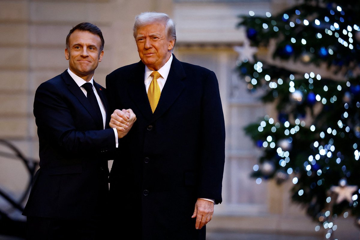 SoarForFreedom's tweet photo. "MERRY CHRISTMAS!" ✨🕊️🎄
"PEACE THROUGH STRENGTH"
#TrumpInParis ⛪ #NotreDame https://t.co/SMomDGH6cM