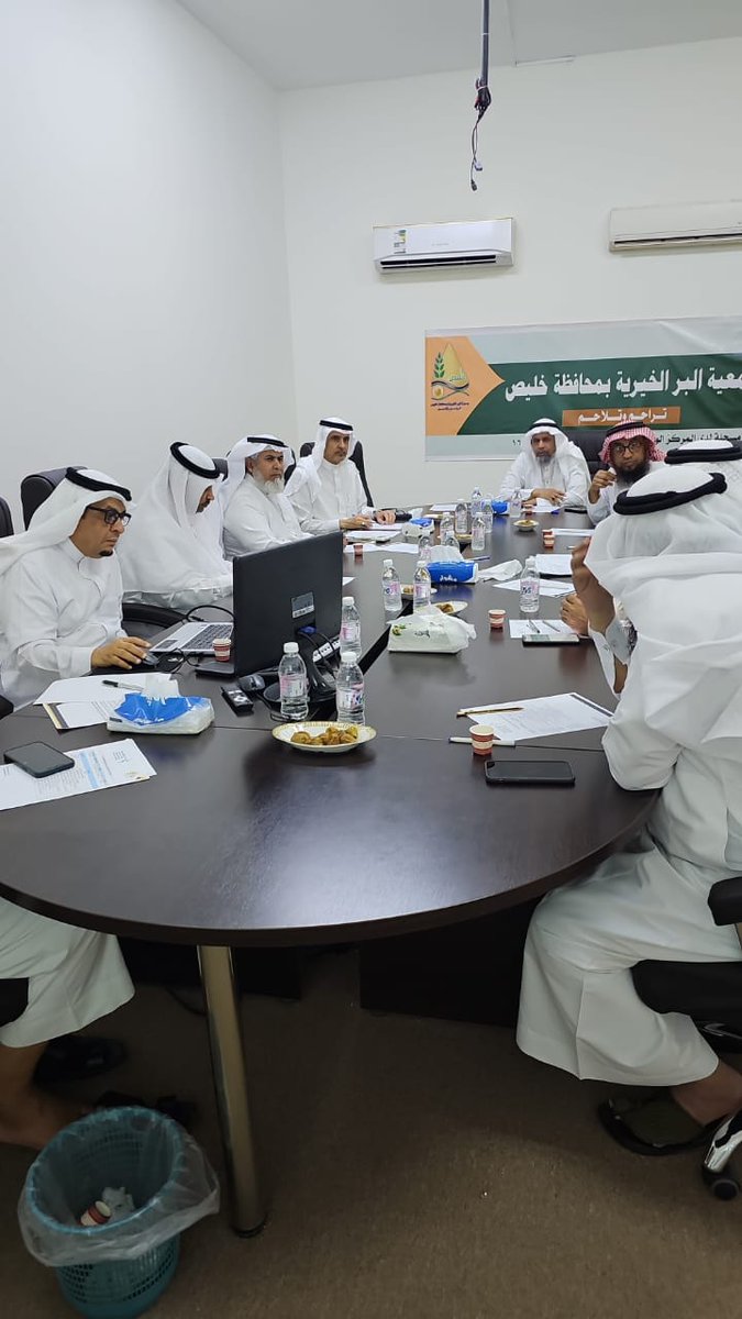brkhulais's tweet photo. #جمعية_البر_بمحافظة_خليص 
مجلس الإدارة يعقد اجتماعه
 الخامس لعام ٢٠٢٤م مساء اليوم
 السبت الموافق ٢٠٢٤/١٢/٧م
وتم خلال الاجتماع استعراض
 جدول الأعمال واتخاذ القرارات
 اللازمة. https://t.co/5bEupyGIZw