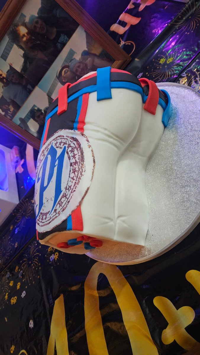 Sis-in-law - What birthday cake would you like?
Me - <a href="/AJStylesOrg/">AJ Styles</a> Wrestlemania 33 tights!
🤣🤣
#fortyandfabulous
#ajstyles
#cake