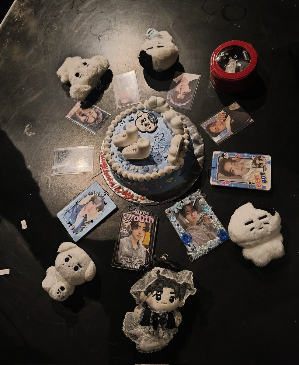 Pukat_PSH's tweet image. SUNGHOON BLOOM IN WINTER
#PSHEnchantedRails
#1208StarsAlignedForHOON
#성훈이_생일1208번_꽉꼭안아
#엔하이픈_성훈 #성훈 #ENHYPEN_SUNGHOON
@ENHYPEN_members