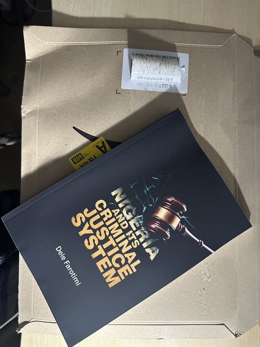 aneke_austin's tweet photo. The Eagle has landed..

#FreeDeleFarotimi https://t.co/F7NPRvjS2z