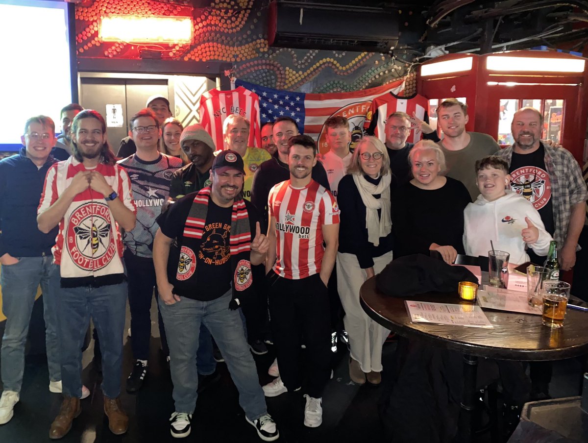 Massive win today! Thanks for all the <a href="/BrentfordFC/">Brentford FC</a> support from The Red Lion! That was fun! 🐝🗽 #BrentfordFC #COYB #MyPLMorning #PLFans