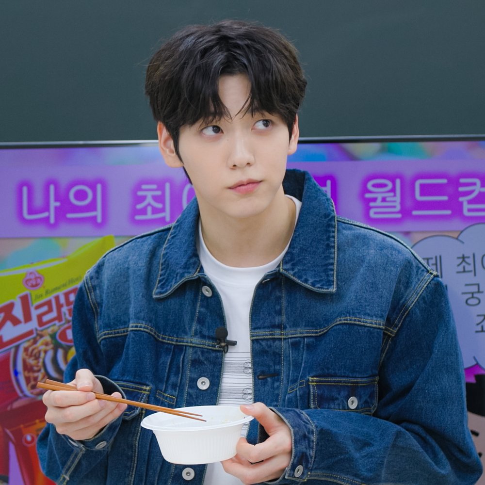 안! tweet media