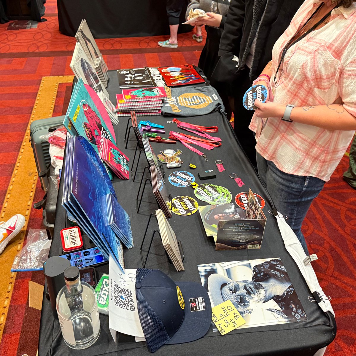 Hey #SPNNASH! Drop by the Louden Swain merch table today! We’re signing any merch you buy for free! #SPNFamily