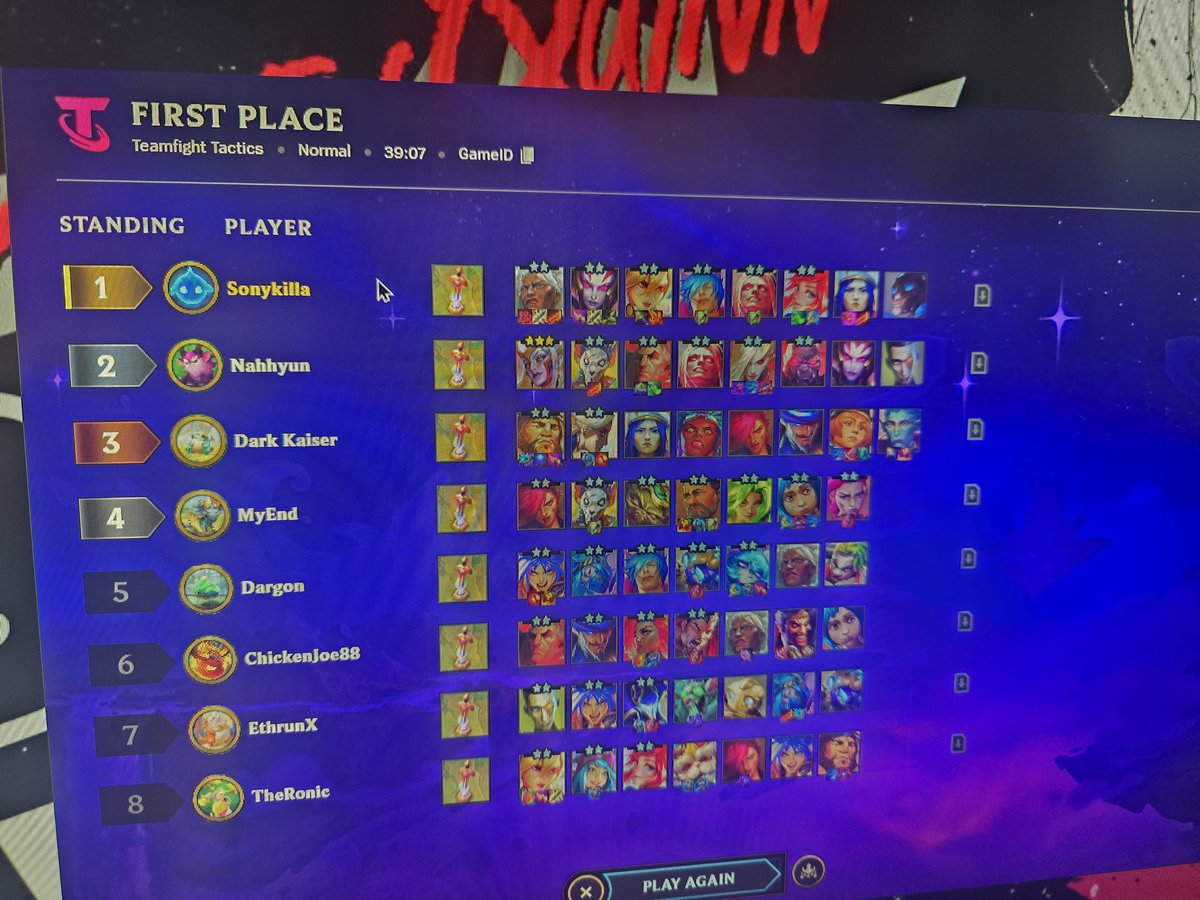 My bf's first ever TFT game. He doesn't know anything about TFT and he managed to make a comeback and win! #TeamFightTactics