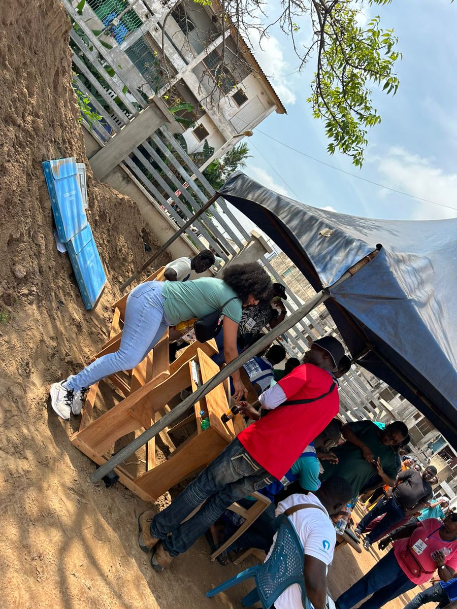 VoiceOfAdenta's tweet image. Our very own @LinzyAwuni was on grounds providing food, drinks and water for party agents.
#TheVictoryOfMahamaIsComingAgain