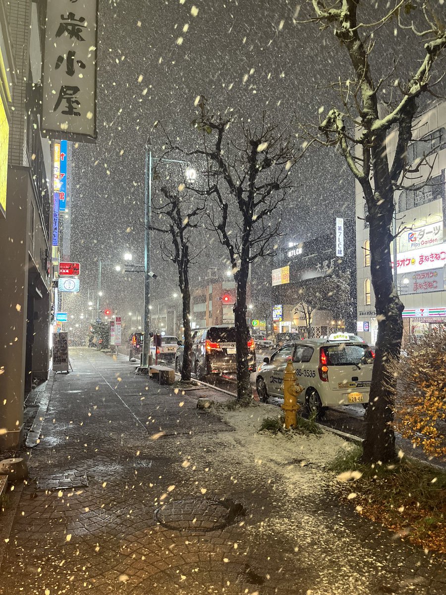 Ryo__ta0625's tweet photo. 冬は寒くて嫌いだけど、
冬の歌はエモいし、景色は綺麗だから
どうにかして欲しい https://t.co/rTEo2HzVqq