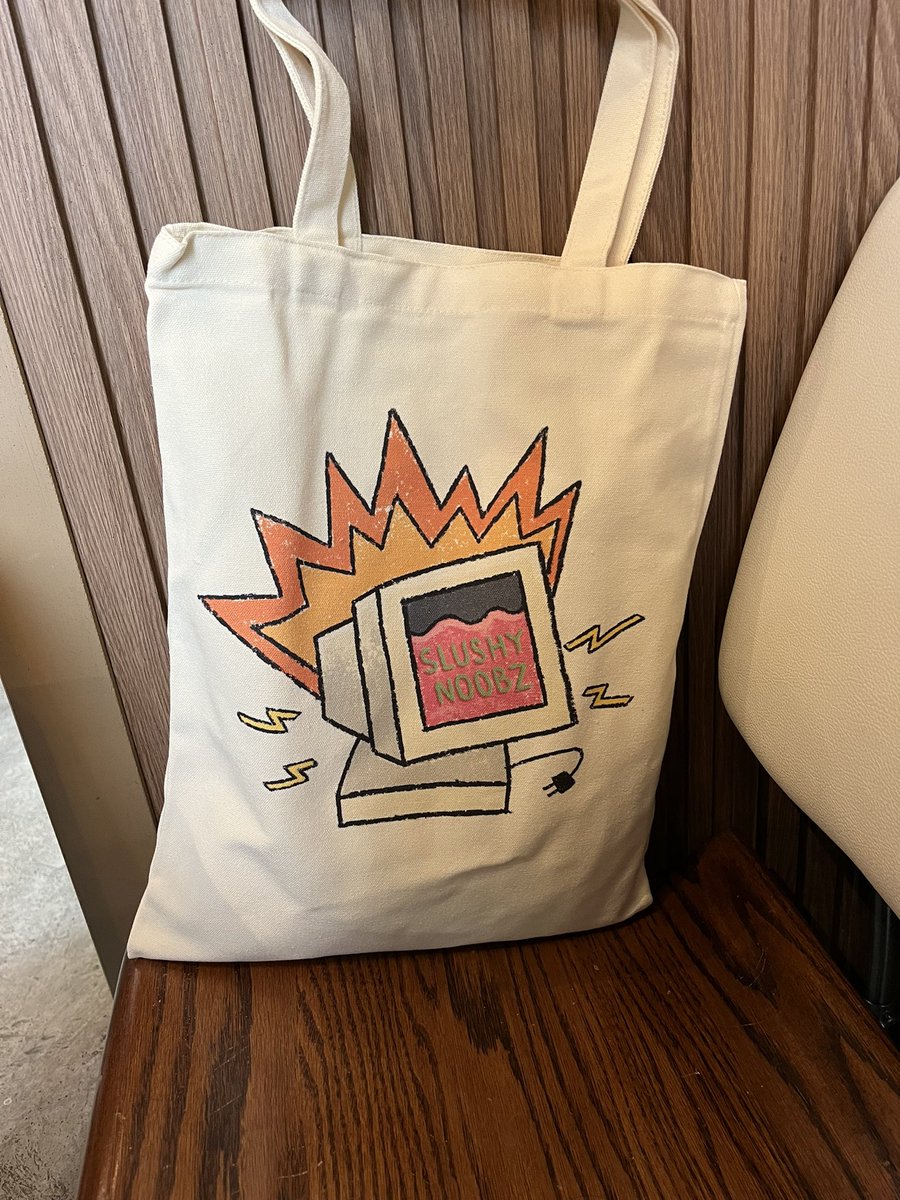l4uraxox's tweet photo. free merch!!!!!!! the noobz are so nice💝 https://t.co/0n87hfqjEp