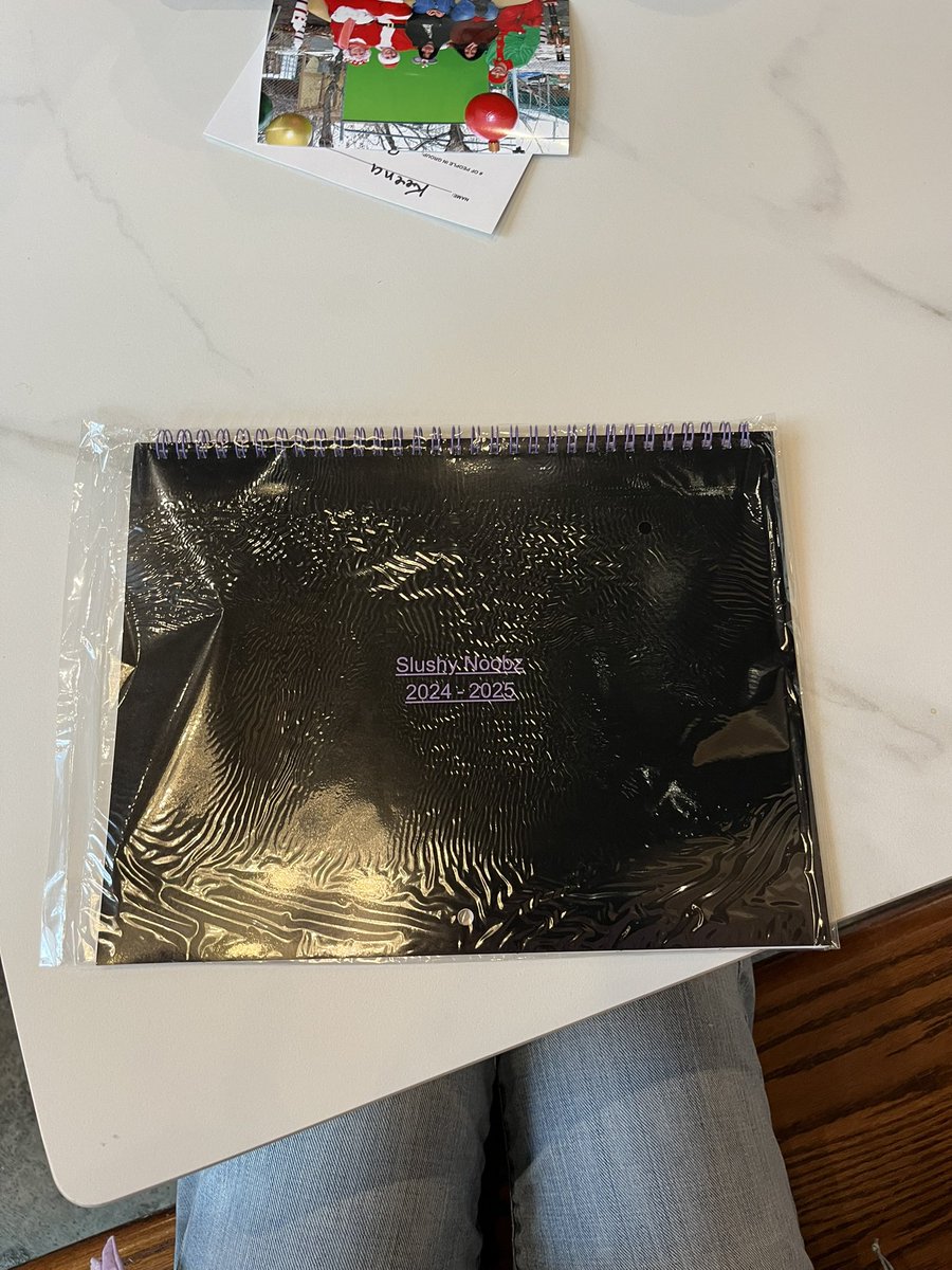 l4uraxox's tweet photo. free merch!!!!!!! the noobz are so nice💝 https://t.co/0n87hfqjEp