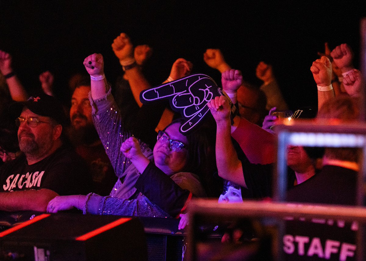 Whole lot of 🤘last night.
Shoutout to Hairball for once again ROCKING the Alerus Center!