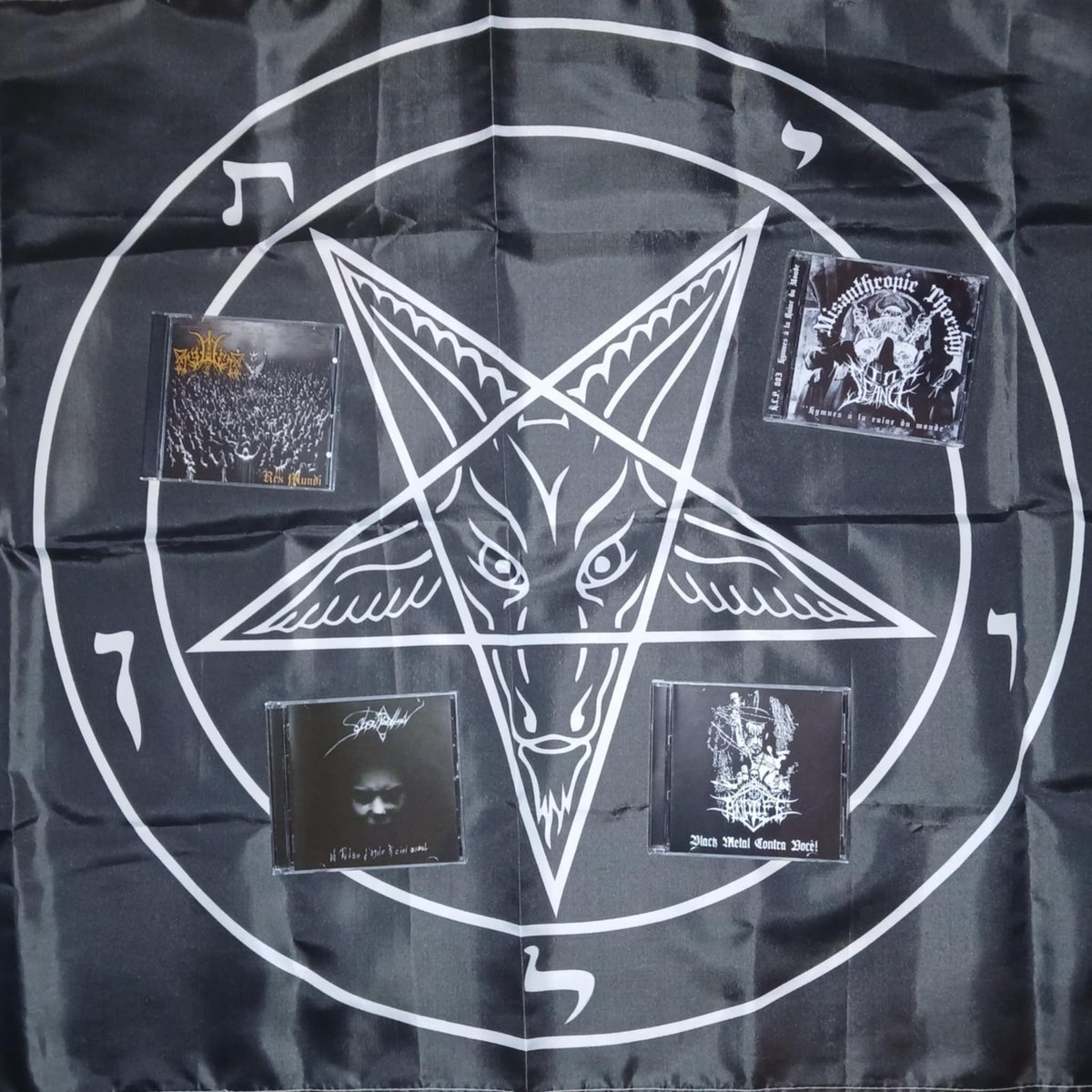 🔥 NOUVEAU CONCOURS ! 🔥
HateLife Productions vous fait gagner 1 lot de 4 CD :
- ARS GOECIA : Rex Mundis
- SCHEINWETLEN : Un putain d’asile à ciel ouvert
- MISANTHROPIC THERAPY / IN SEANCE : Hymnes à la Ruine du Monde
- ANTI LIFE : Black Metal Contra Você!
sueurdemetal.com/concours/conte…