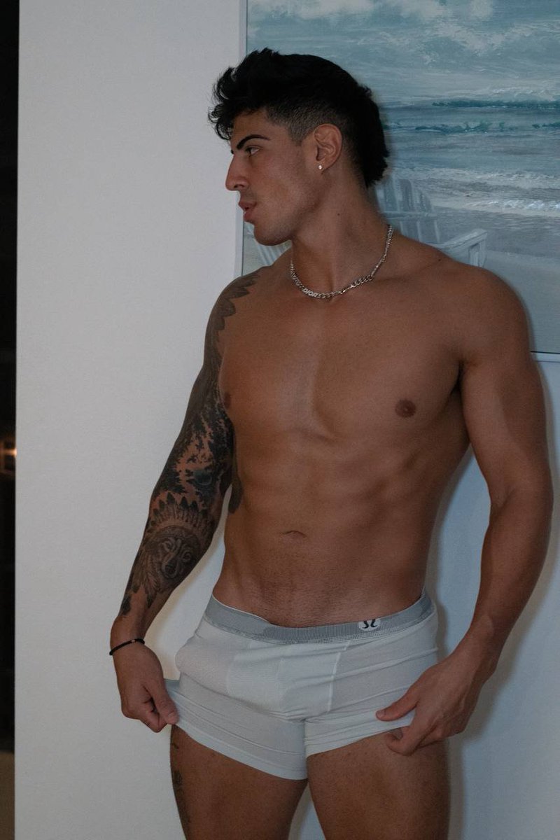 rickyrouse23's tweet photo. send "hi" for the shower video in ur dms https://t.co/exvdC06Ji3
