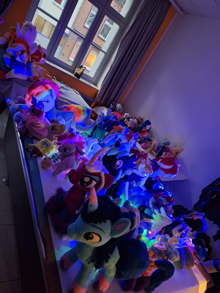 <a href="/BronyKnSt/">Kölner Stammtisch</a> Hearts Warming version 
🎁🎅💙