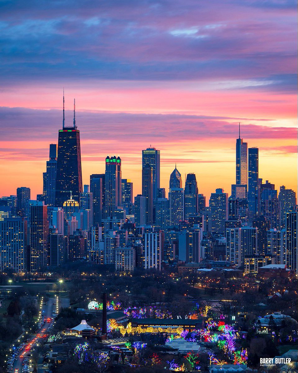 Light Up The Sky.   Light Up for the Holidays.   Tonight's sunset over Chicago's Lincoln Park.  #weather #news #ilwx #chicago #christmas