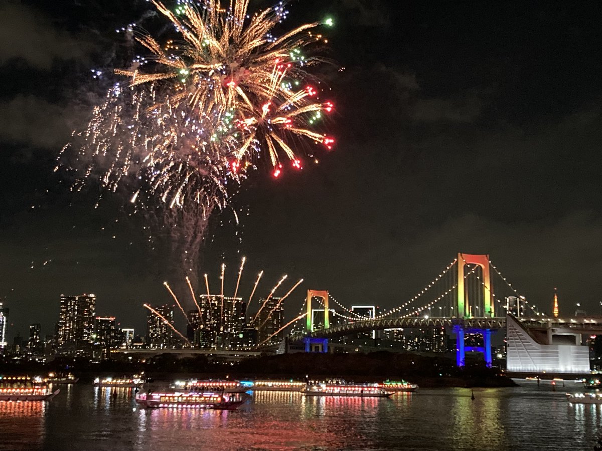 odaibapark's tweet photo. 【お台場海浜公園】
次回のお台場レインボー花火2024は12月14日19：00～となります。
暖かい恰好でご来園ください😉
※荒天の場合は中止
#hanabi 
#odaibako 
#yakei
#Rainbow
#Digimon https://t.co/NtnCSoDXgR