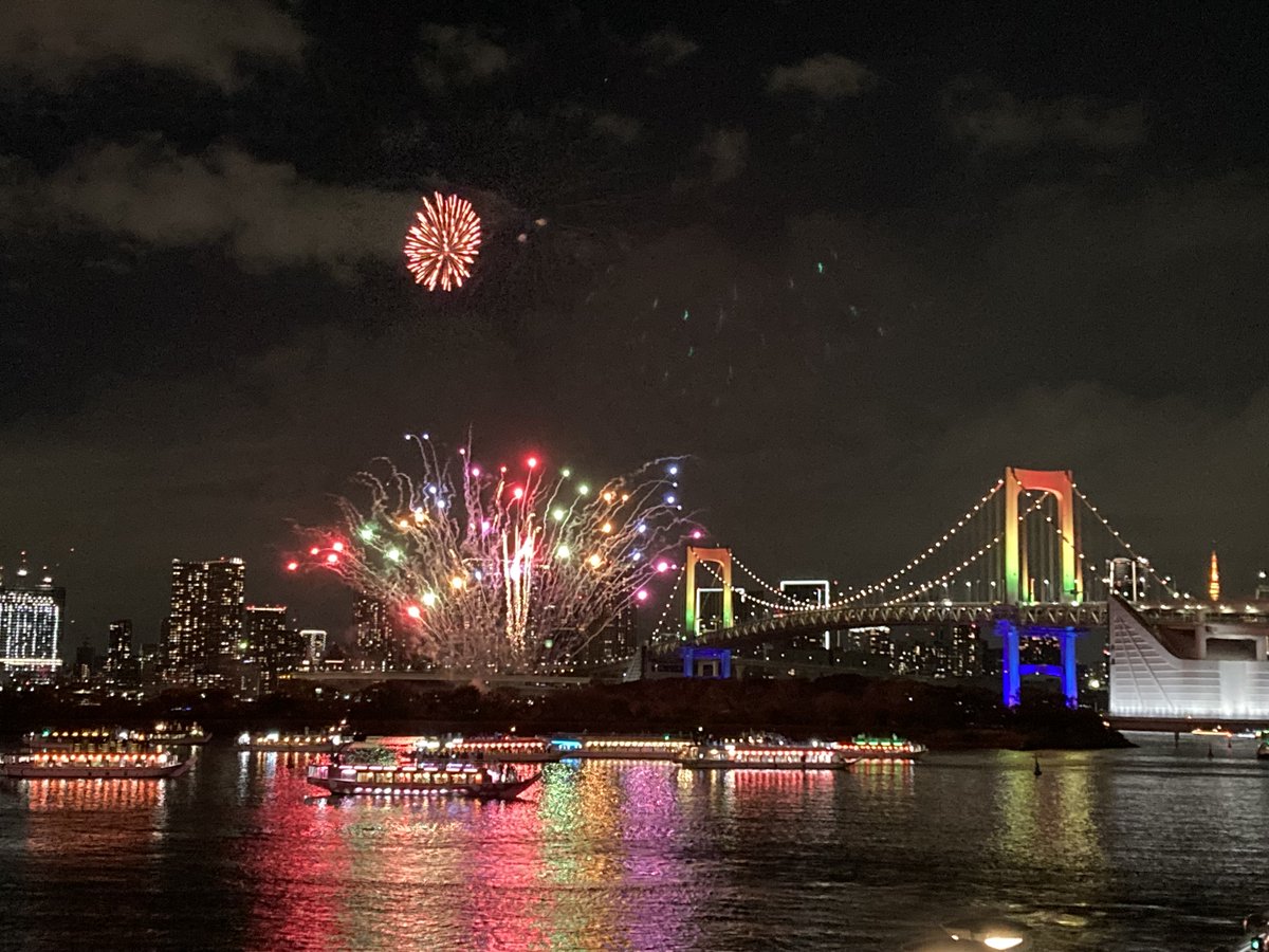 odaibapark's tweet photo. 【お台場海浜公園】
次回のお台場レインボー花火2024は12月14日19：00～となります。
暖かい恰好でご来園ください😉
※荒天の場合は中止
#hanabi 
#odaibako 
#yakei
#Rainbow
#Digimon https://t.co/NtnCSoDXgR