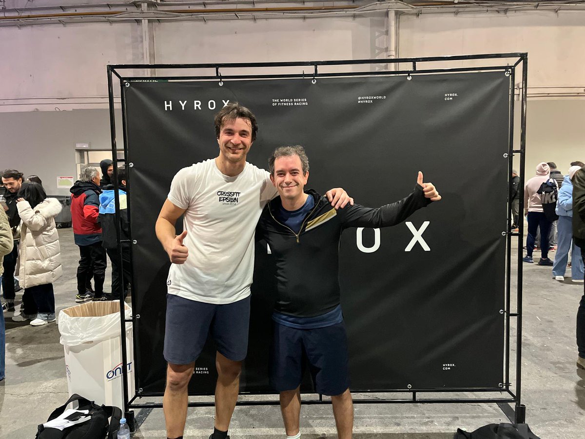 Finisher de l'hyrox ce soir à Marseille. Une belle épreuve personnelle, humaine et sportive. La préparation valait au moins autant la peine que l'instant. Prochain objectif en solo.