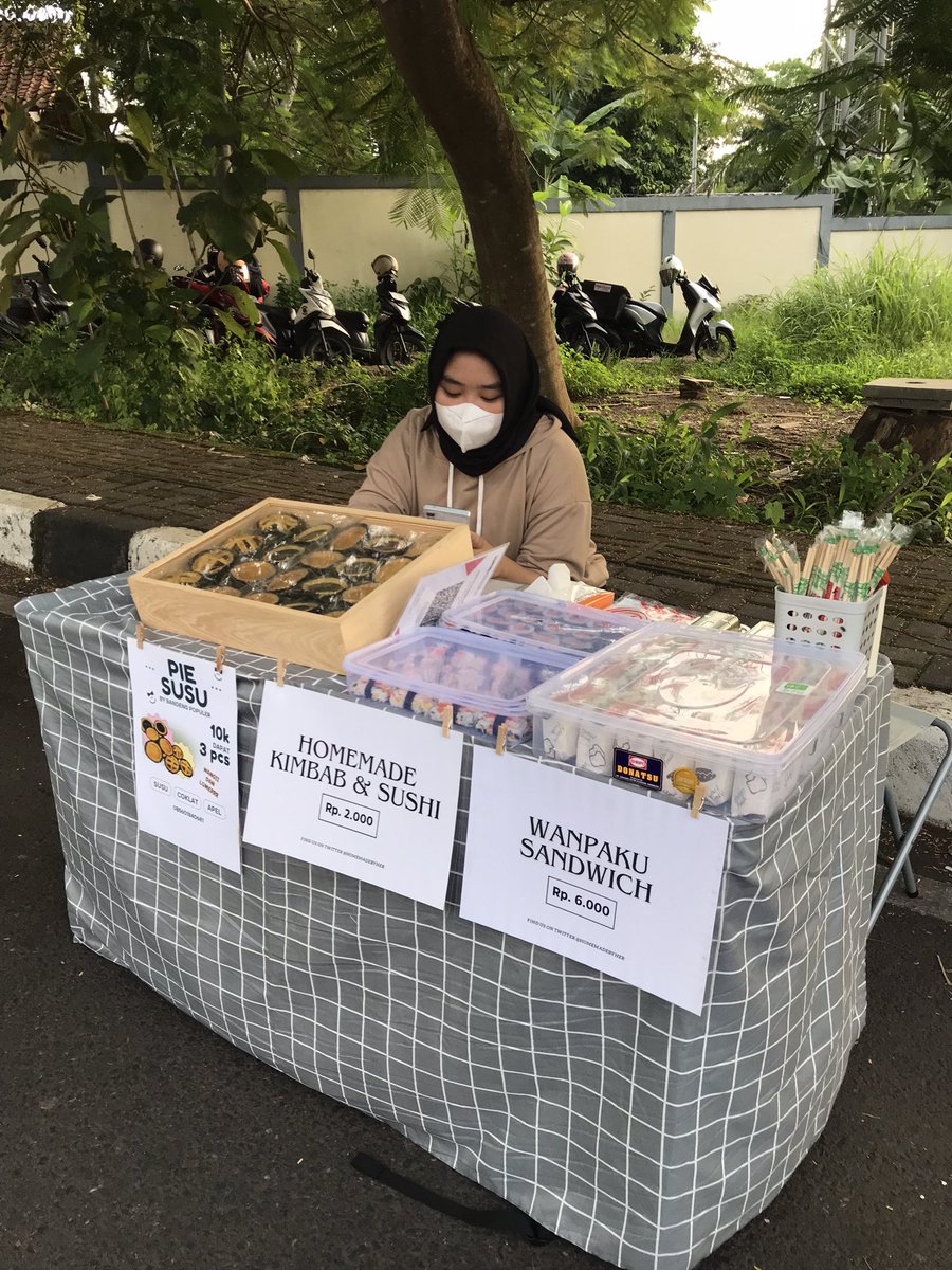 homemadebyher's tweet photo. Good morning!

Ready kimbab🍣, wanpaku sandwich🥪 dan special menu hari ini pie susu 10k dapet 3

Grab it fast sebelum kehabisan🏃🏻‍♂️

📍Depan Oppa Fried Chicken https://t.co/RAgQtS5W6n