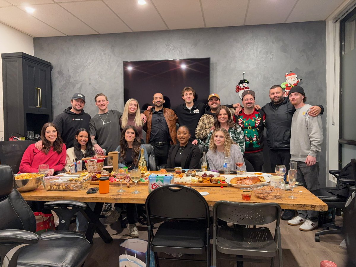 ProResultsP's tweet photo. Tis the Season! 🎅🏻🎄❤️ #christmaspotluck #greedysantagame #workfamily https://t.co/u3JgJUM9WG