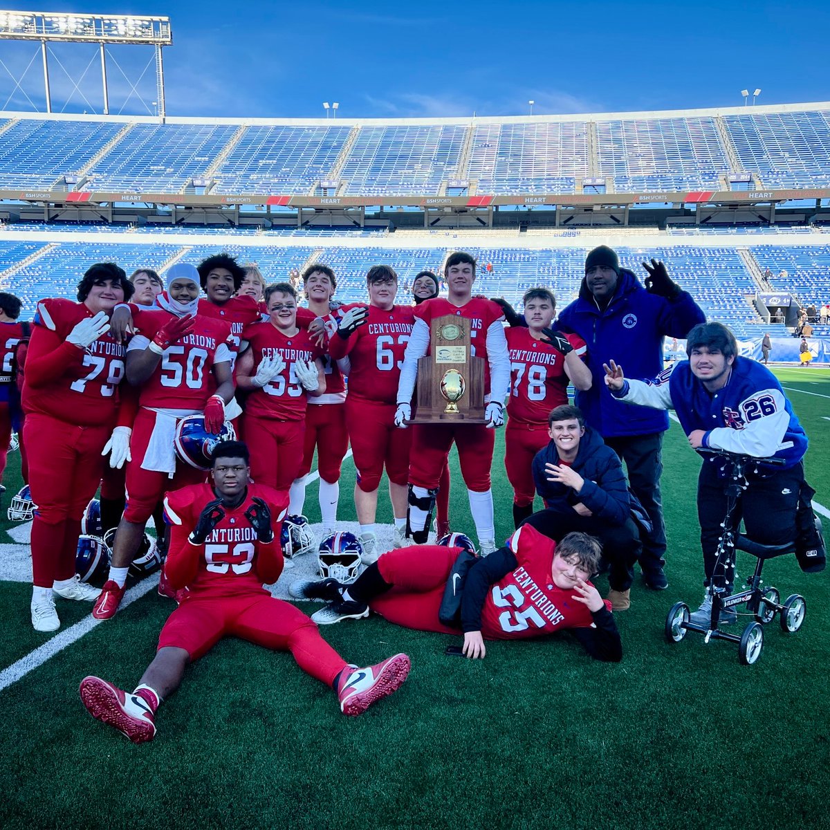 Zach_Wampler_63's tweet photo. 🏆🏆🏆3-peat in the Books🏆🏆🏆 https://t.co/iXOP9dg7T1