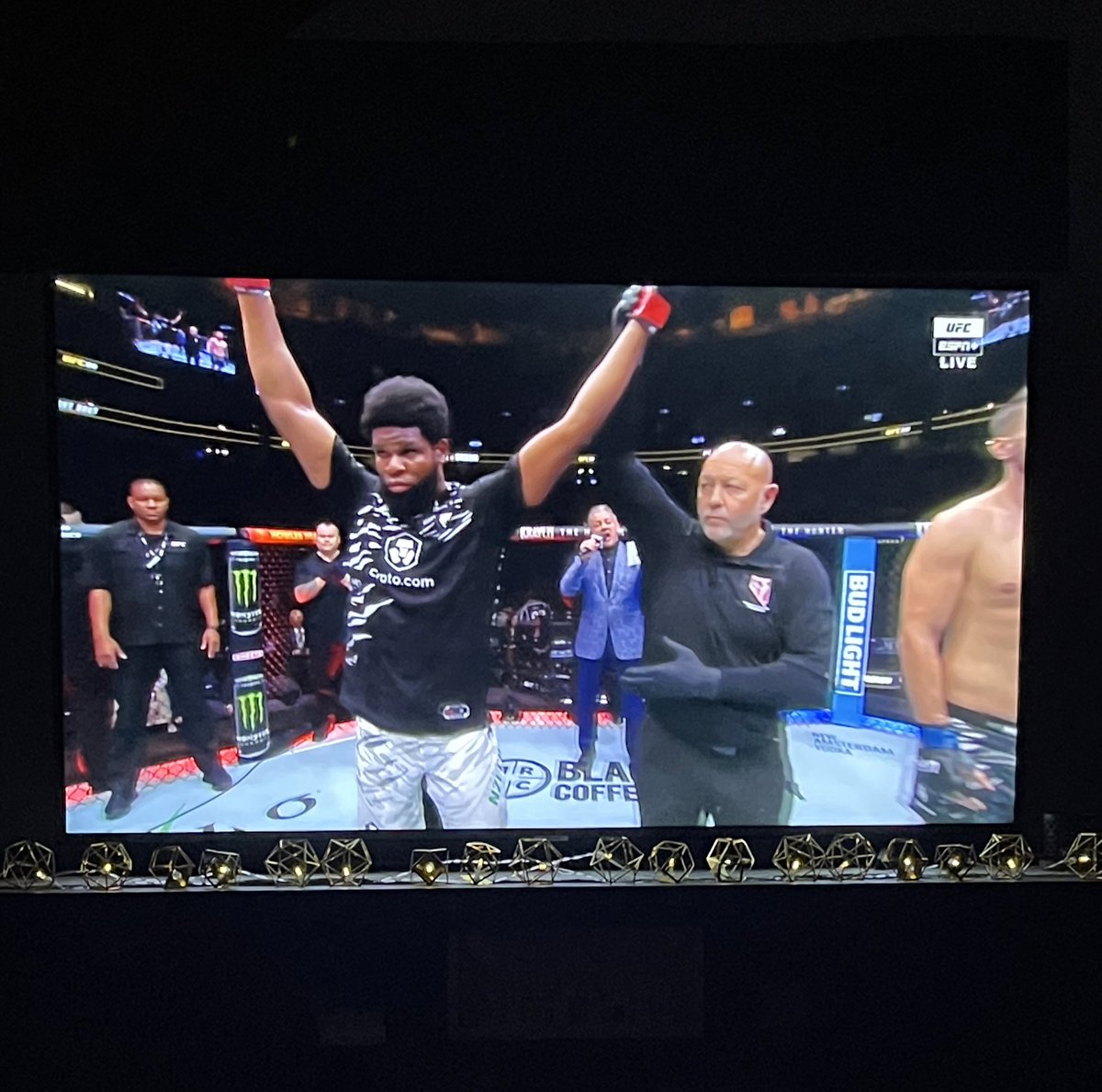 faryalmohammed's tweet photo. Incredible start to #UFC310 with a first round knockout by Kennedy Nzechukwu #TeamFortis https://t.co/Umy9R8WlLY