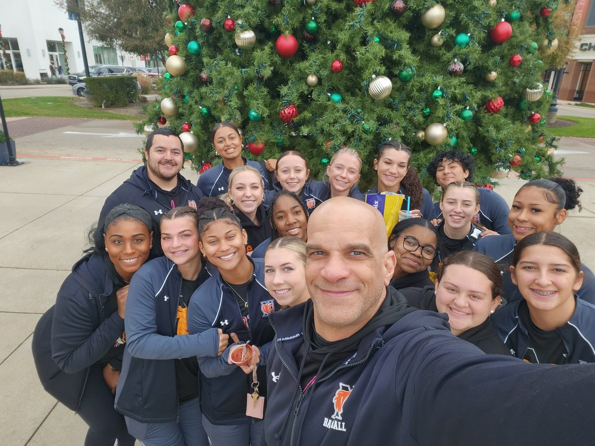 Frankie Parks (@coachfparks) on Twitter photo 🧡🖤 ROADTRIP COMPLETE!! <a href="/NHSWBB/">Norman High Girls Basketball</a> finish 3-0 <a href="/SheGotGame7/">She Got Game Classic</a> VS some really good teams!! Proud of our girls!! 🧡🖤🐯 🧡🖤 ROADTRIP COMPLETE!! <a href="/NHSWBB/">Norman High Girls Basketball</a> finish 3-0 <a href="/SheGotGame7/">She Got Game Classic</a> VS some really good teams!! Proud of our girls!! 🧡🖤🐯