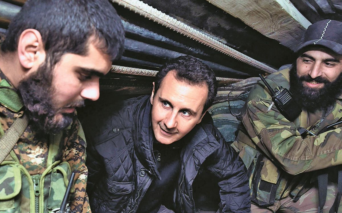 Intelligency225's tweet photo. #Syria 🇸🇾 | Le frère aîné de Bachar al-Assad, #Bassel al-#Assad, était destiné à succéder à son père, #HafezAlAssad , à la tête de la Syrie. Bassel a étudié l'ingénierie civile et obtenu un doctorat en sciences militaires. Il a servi dans l'armée syrienne, où il a été promu au rang de colonel. Il était également connu pour son rôle dans la lutte contre la corruption au sein du régime. Cependant, sa carrière militaire a été brutalement interrompue par sa mort dans un accident de voiture en 1994, ce qui a changé la trajectoire de la succession du pouvoir en Syrie, menant à l'ascension de son frère cadet, #BacharAlAssad ⤵️