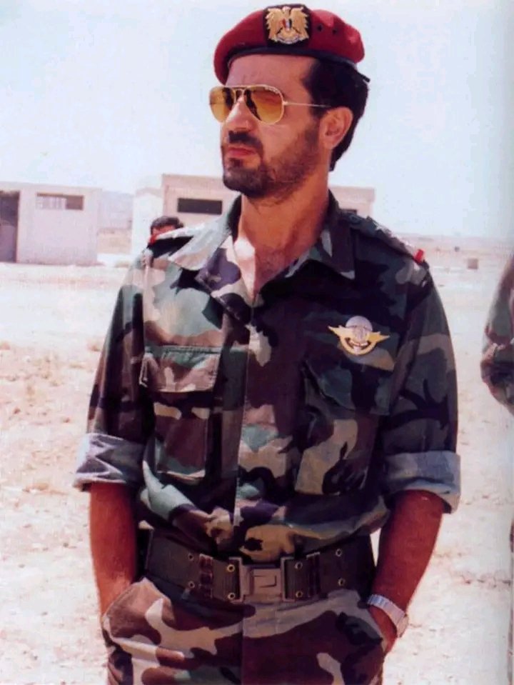 Intelligency225's tweet photo. #Syria 🇸🇾 | Le frère aîné de Bachar al-Assad, #Bassel al-#Assad, était destiné à succéder à son père, #HafezAlAssad , à la tête de la Syrie. Bassel a étudié l'ingénierie civile et obtenu un doctorat en sciences militaires. Il a servi dans l'armée syrienne, où il a été promu au rang de colonel. Il était également connu pour son rôle dans la lutte contre la corruption au sein du régime. Cependant, sa carrière militaire a été brutalement interrompue par sa mort dans un accident de voiture en 1994, ce qui a changé la trajectoire de la succession du pouvoir en Syrie, menant à l'ascension de son frère cadet, #BacharAlAssad ⤵️