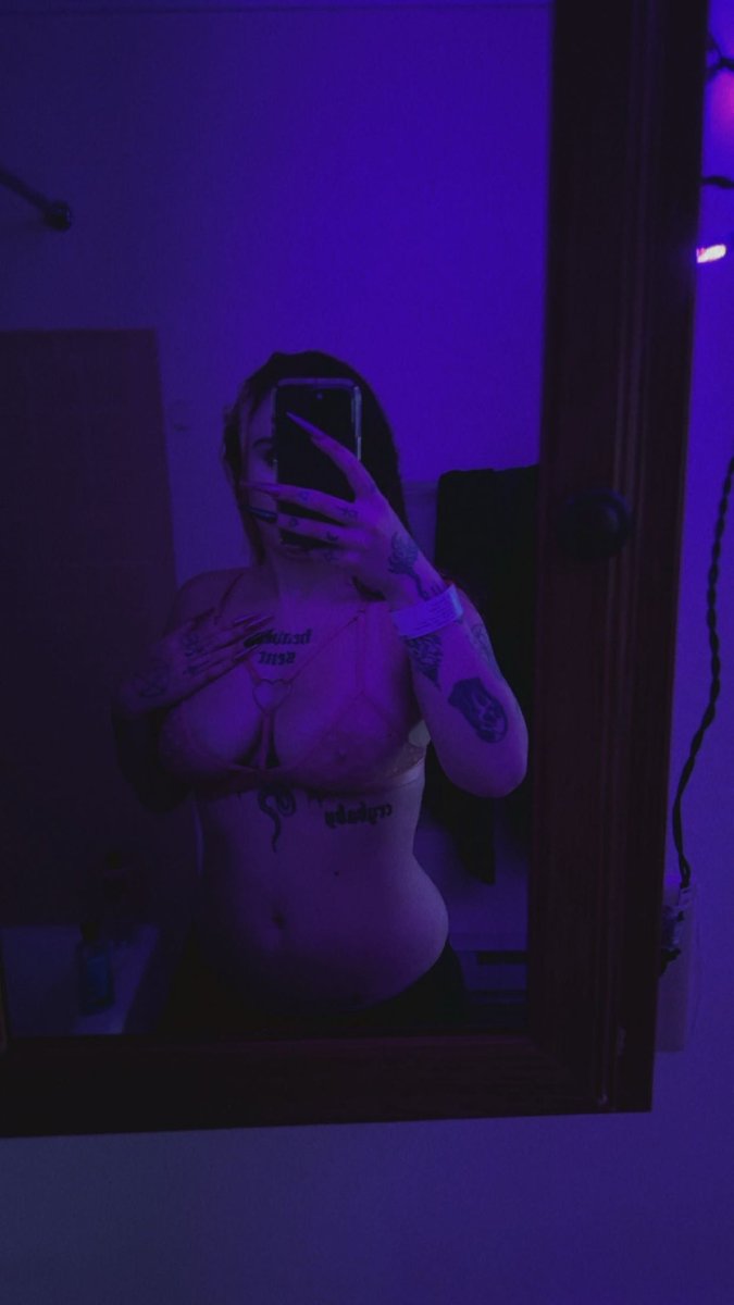 LilGothFlower's tweet photo. 10% off!  https://t.co/AFxGw8pbYG #onlyfans #paypig #goth #tattoos https://t.co/RLFhKkTyOO