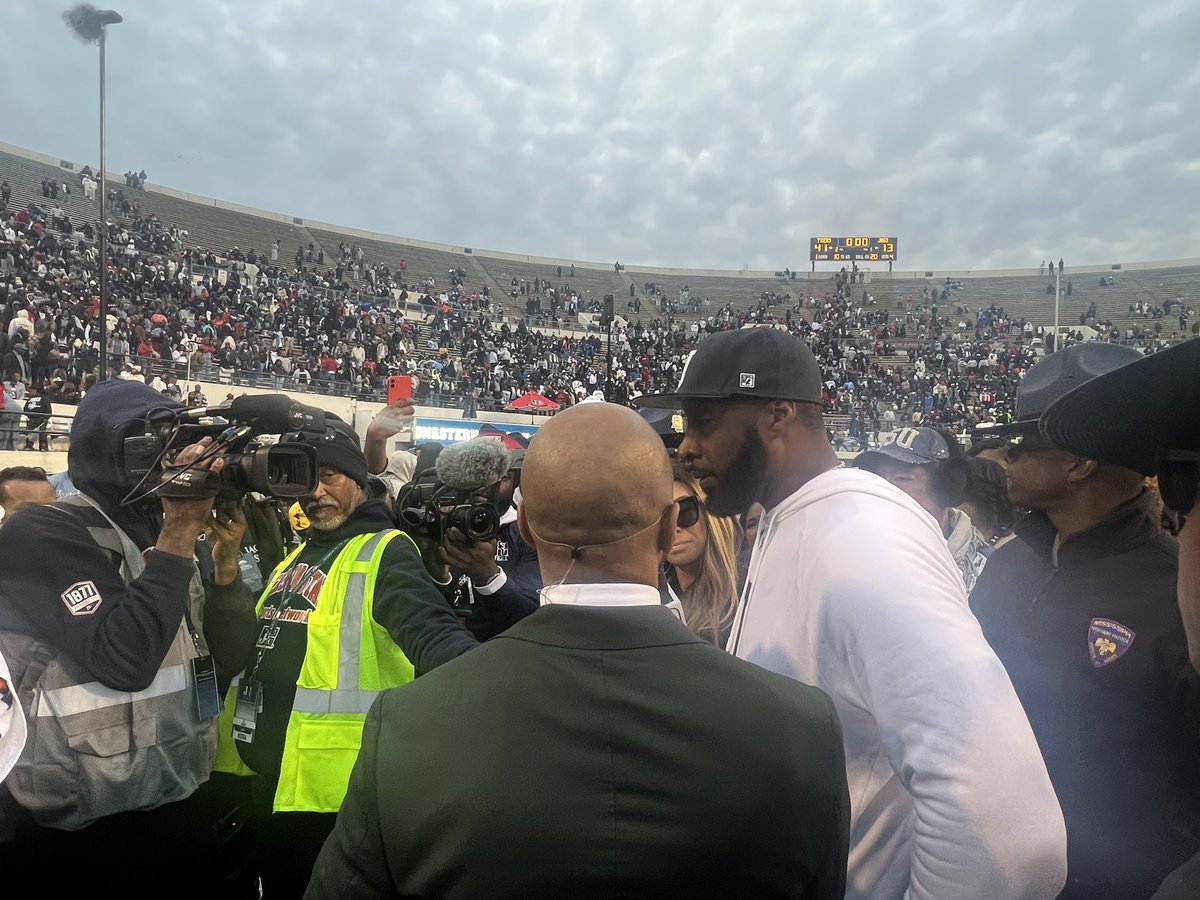 WiltonReports's tweet photo. Coach T.C. Taylor moments after the Tigers’ 41-13 victory against Southern in the #SWAC Championship game.
#SWACChampionship
#JacksonStatevsSouthern https://t.co/vnjrLv5PEh