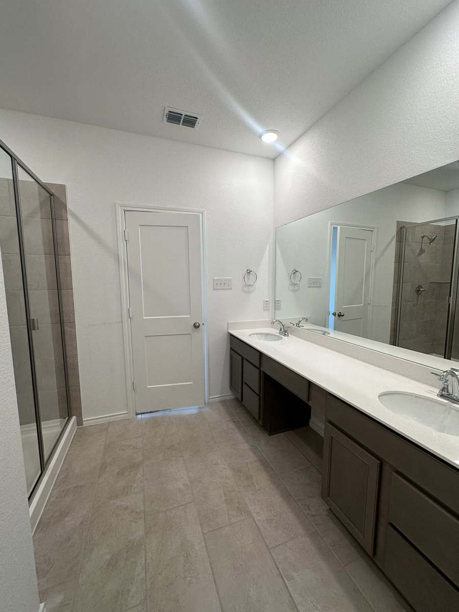 📍8128 Korat Vista Godley, TX  76044
Make sure to come take a look at this beautiful home in Godley, TX! 
4 Bed | 3 Bath
If you or anyone you know is interested, dont hesitate to shoot me a text/email or call me!
📱682-438-5920
📩keiryalvarz@gmail.com
#homesweetholidayhometour